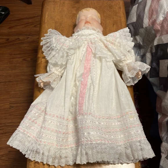 Great find !! Vintage 20” cloth doll with porcelain face , hands n feet. n - Picture 9 of 11
